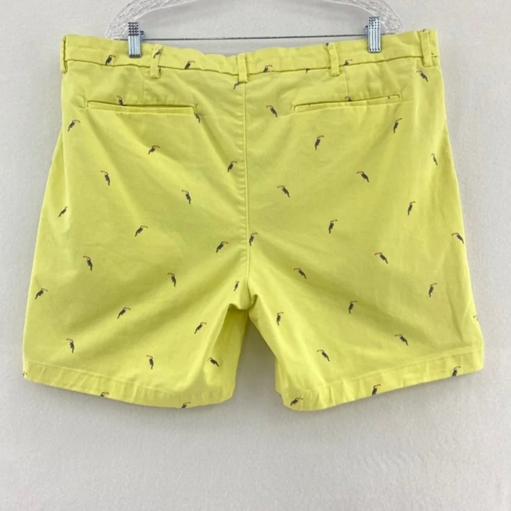 St John's Bay Temp i.lex Shorts Toucan Print Casual Stretch Yellow Men's Size 42